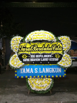 Papan Bunga Duka di Sujung