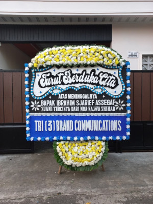Papan Bunga Duka di Sujung